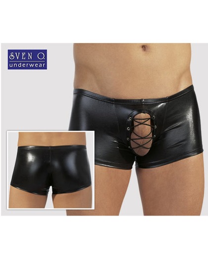 Hoogglans wetlook short.

Elastische short met een stoere veter over het midden waardoor het een r