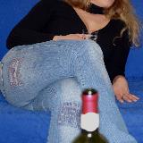 Ik ben een gezellige blonde vrouw met heerlijke rondingen ;-) Ik hou v