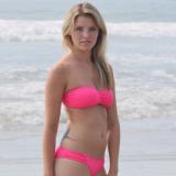 zwemmen, surfen, met mn vriendinnen stappen. beetje chatten, wachten t