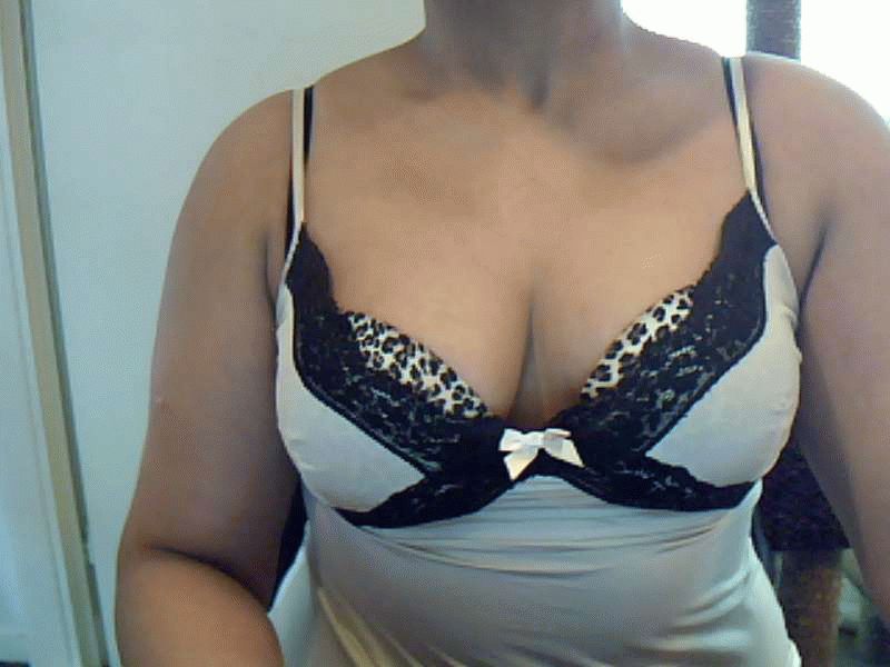 Sexy exotische dame. Ik masturbeer graag voor de cam en schroom ook ni