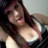 Brunette, normaal slank figuur.Eerst chatten en/of emailen, erna missc