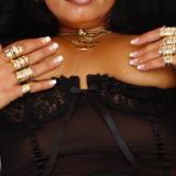 sociaal gezellig, hou van een drankje, met wat vriendinnen de kroeg in