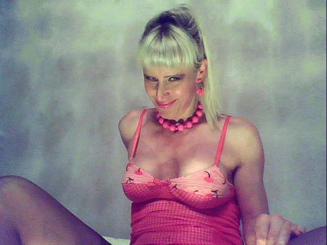 hoerige tranny meid, wil lekker geilen, heb ook een cam   !!!