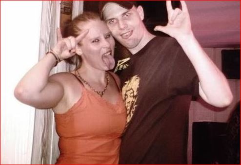 koppel zoekt man voor trio                  .