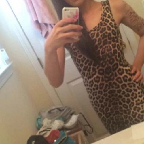 tijgerin in bed die ontembaar lijkt en onverzadigbaar is