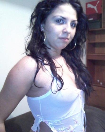 Belinda (21) uit Rotterdam wil met je sexdaten           .