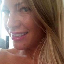 af en toe lekker uit de band springen          .