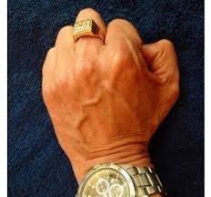 Ben jij charmant.. KUTje ?? je uiterlijk niet belangrijk ! Kom liggen 