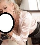 Wie durft deze oude geile dame te verwennen?!