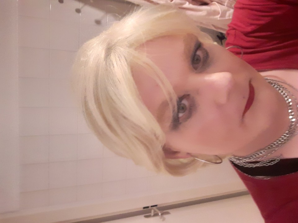 Geef travo hoertje een nieuwe garderobe en jij bent haar baas 