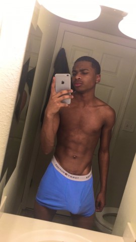 heyy,ik ben Ruberts opzoek naar een shemale!!!