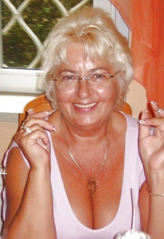 Rijpe oma zoekt hete vent!