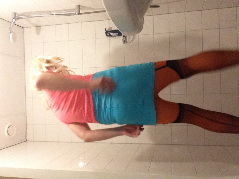 ageplay travestiet hoer slet zoekt betaalt werk bordeel privehuis 