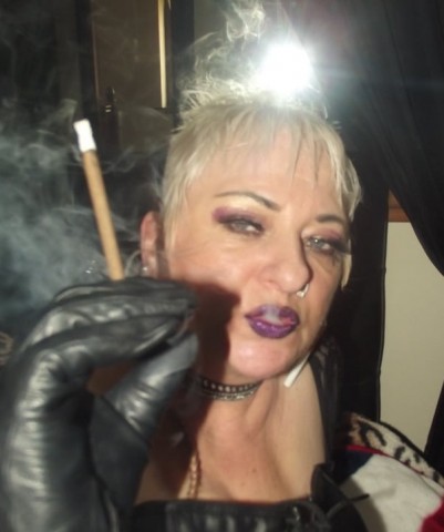 Ik blaas mijn rook in jouw gezicht