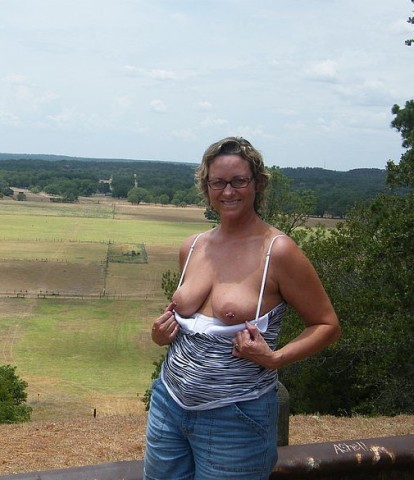 Je houdt van een stoere, hete vrouw van het platteland.