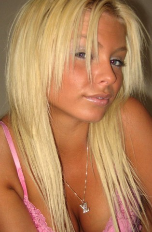 Blonde snol zoekt seksmaatje