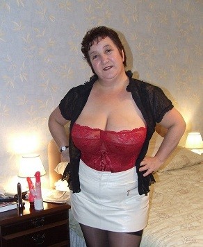 Eenzame vrouw wil graag genieten van een seks date