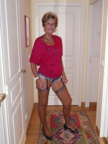 Rijpe milf zoekt een lekkere dekhengst!