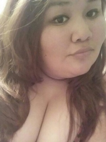 Dik meisje wil geile opdrachtjes uitvoeren