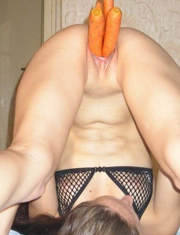 Wie wil mijn kutje oprekken met zijn vuist