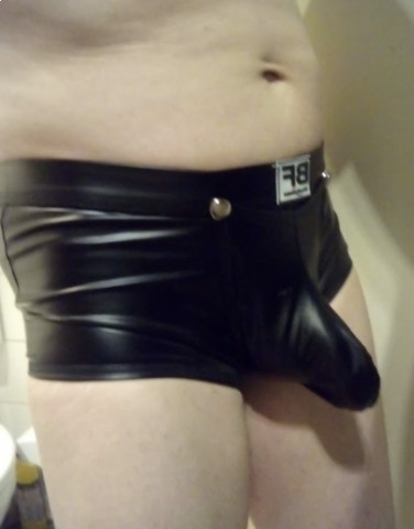 Beginnende Meester zoekt meesteres met slavin 