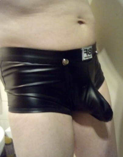 Beginnende Meester zoekt meesteres met slavin 