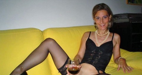 Proef je liever aan een wijntje of aan mijn kutje?