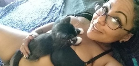 Wie vindt mijn zwarte poesje mooi?