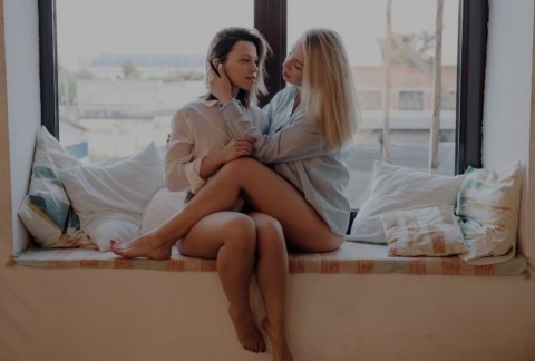 Dames opzoek naar een leuke jonge bi-seksuele stel.
