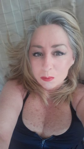 Dame opzoek naar een lieve man voor liefde en meer. 