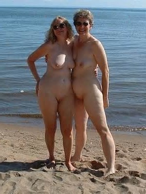 Wat wij zoeken is een man die een geile trio met ons wil beleven!