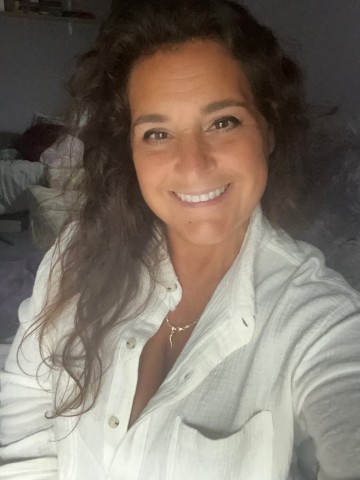 Cessie wil een hete nacht beleven samen met jou!