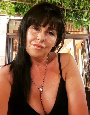 Cougar zoekt een lekkere jonge vent