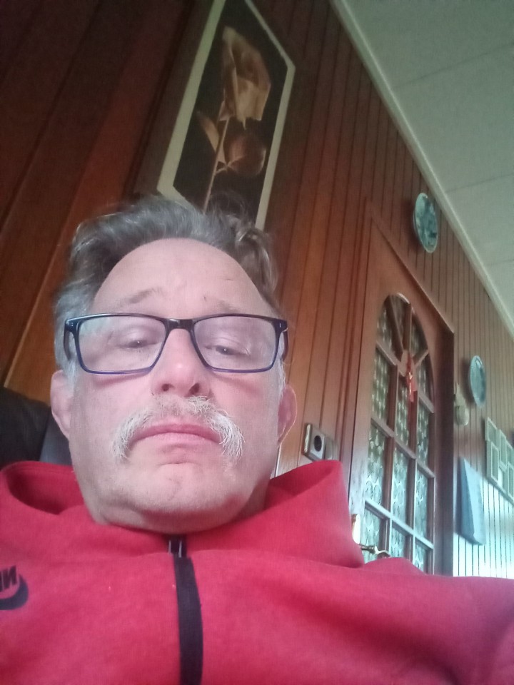 Een vrouw die van buitensex houd zonder condoom 