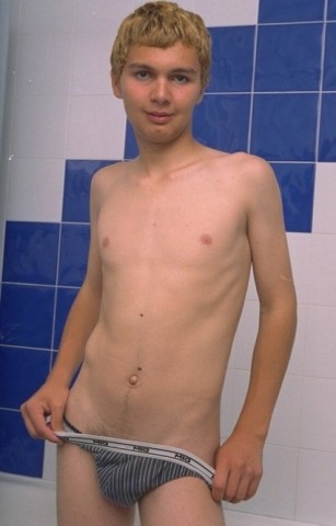Ik ben een onderdanige jongen en zoek naar extreme ervaring