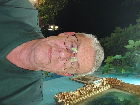 Oudere man wil graag meesteres dienen