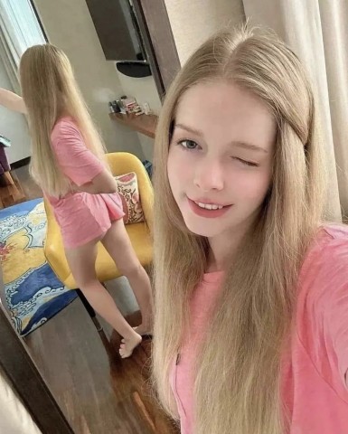 Dom blondje aangeboden.