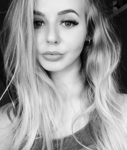 Ik moet echt geholpen worden. Ja, ik ben een meid in nood, hoge nood!