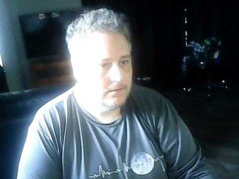 Lieve en zorgzaame loyal, opzoek naar spanning sinds een lange tijd bi