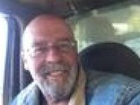 Leuke, spontane, onderdanige vrouw die graag een witte slip draagt. 