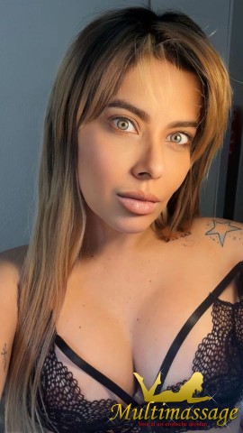 Mooie Luna met mooie rondingen