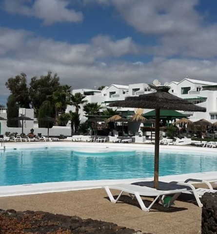 Gezocht mooie aantrekkelijke vrouw die zin heeft mee te gaan voor een 