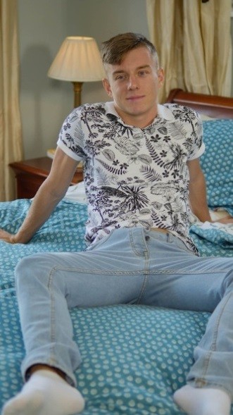 Ik ben een oversekste jonge man en zoek een geile pik