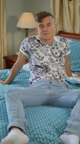 Ik ben een oversekste jonge man en zoek een geile pik