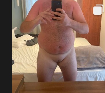 Onderdanige transman zoek strenge top.