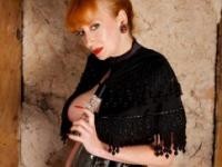 Meesteres zoekt slaaf.