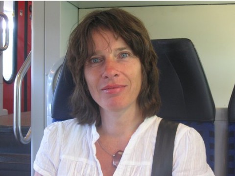Gescheiden dame zoekt contacten