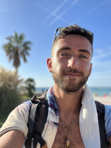 Jij bent een lekkere man die er voor open staat een keer lekker te neu