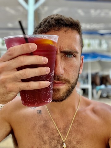 Jij bent een lekkere man die er voor open staat een keer lekker te neu