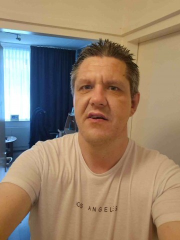 Amateur toyboy beschikbaar 